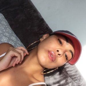 Meet your Posher, Cass